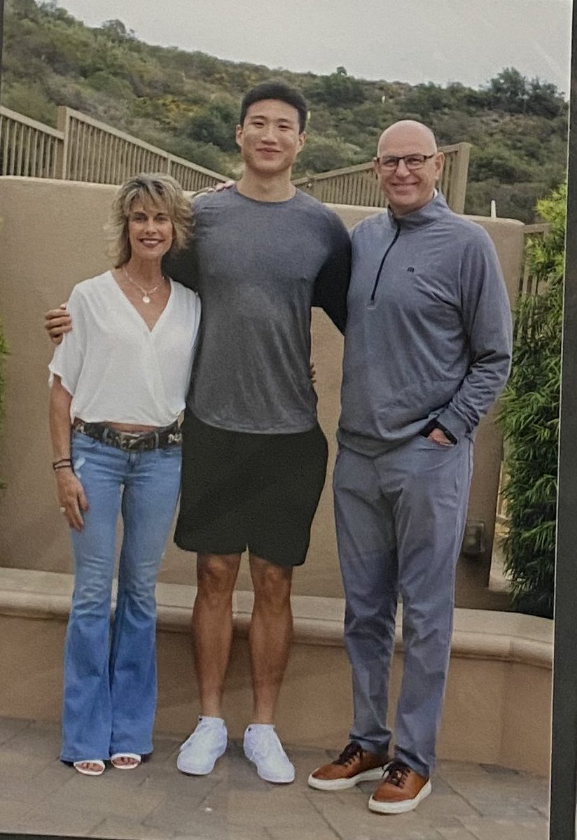ReinertTrish's tweet photo. Safe travels today Johnny Wang! ✈️Continue to shine ⭐️ and enjoy your journey! THANK YOU for always making your environment and those in it better. We are so proud of you!! #johnnywang #familyforever #winner @jeffreinert5 @SMCHSAthletics @SMCHSBasketball @FullertonMBB https://t.co/b9vajOlbRp