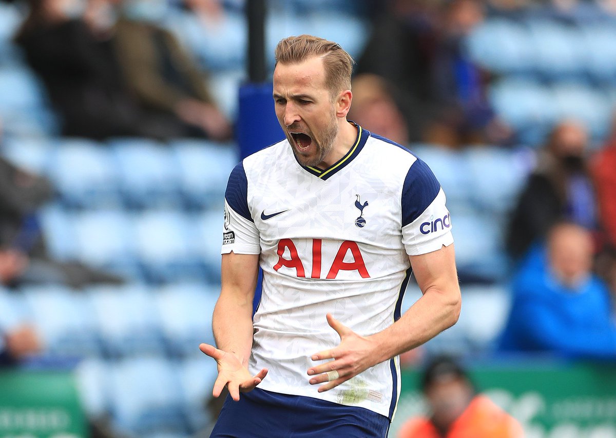 TalkingTHFC's tweet photo. Harry Kane wins the Premier League Golden Boot and Playmaker award 🙌🏆 #COYS https://t.co/Q6PMdW895Q