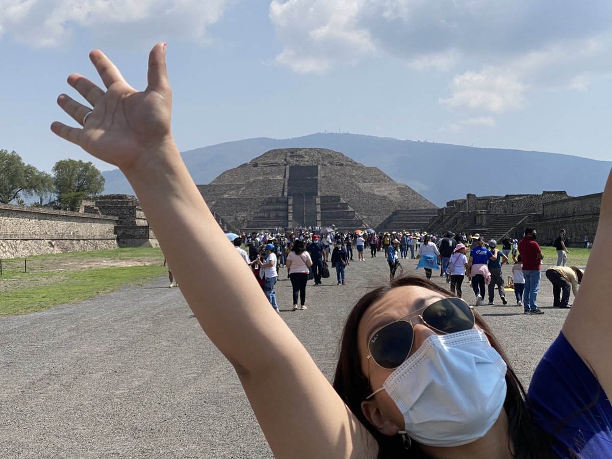 almostbrenda's tweet photo. #snowbae was trying to take a pyramid photo and I .... https://t.co/2DJpXGFBnD
