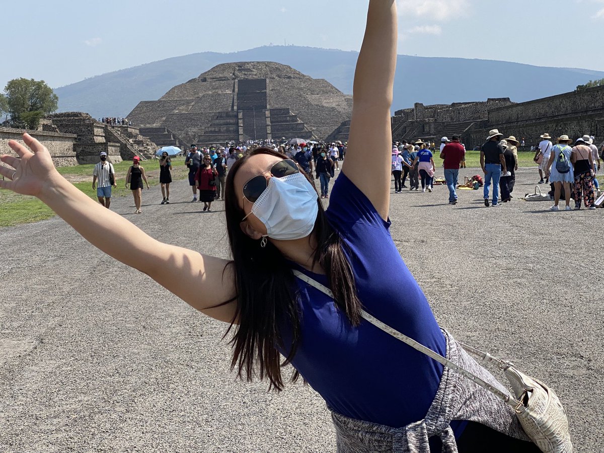 almostbrenda's tweet photo. #snowbae was trying to take a pyramid photo and I .... https://t.co/2DJpXGFBnD