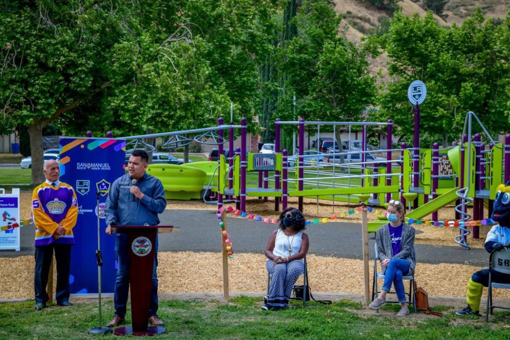 #SMBMI, along w/the LA Kings, @lagalaxy, @kaboom & @sbcitygov are proud to share the opening of an accessible playground at Lionel E. Hudson Park.
The accessibility features include a wheelchair glider, accessible swing & ADA-compliant ramps & sidewalks.
#SMCares #PlaySpaceEquity