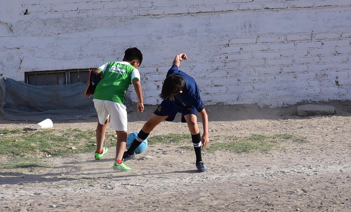 PeriodicoCorreo's tweet photo. Por eso, en el interescuadras destacan algunos chicos con playeras de la Fiera 🦁💚 (cof cof @clubleonfemenil @clubleonfc) https://t.co/ltXzSW8ZVz