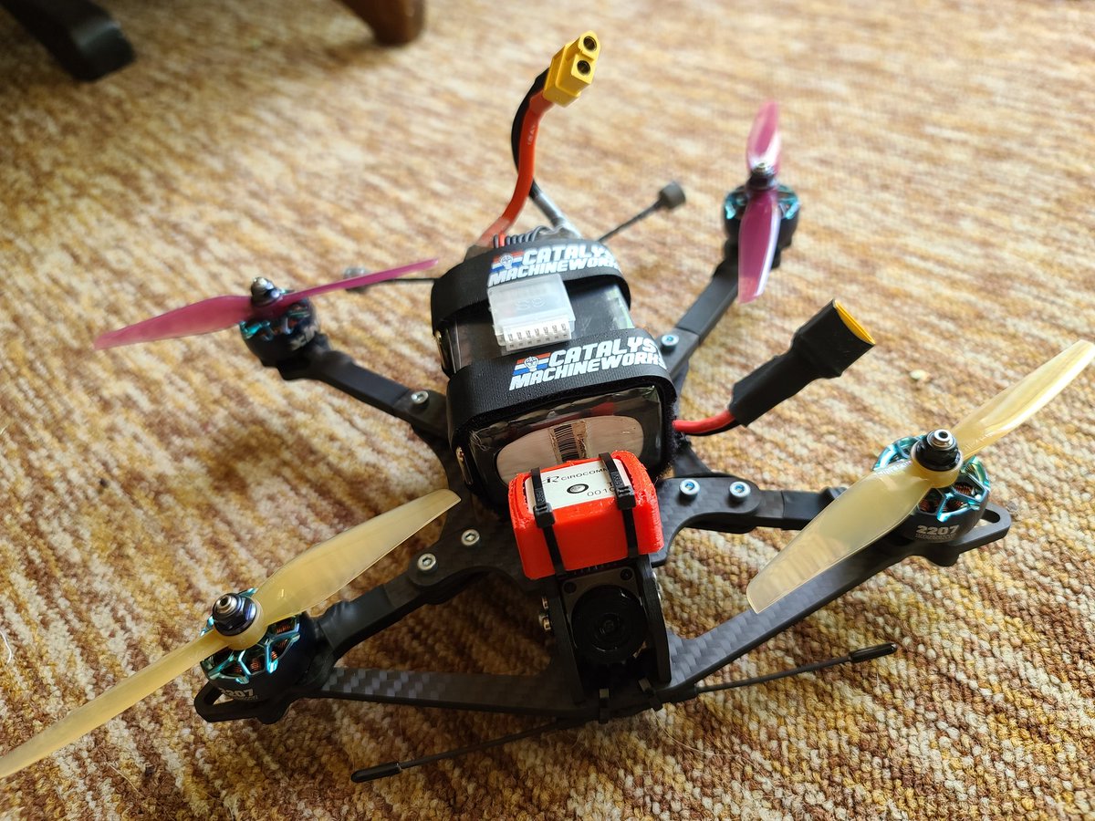 spikestabber's tweet photo. Today's build: Catalyst Machineworks Shocker Tank, 2207 Xing 1855Kv, GepRC F722 SPAN 50A stack, DJI air unit. Blue sky droning. #fundayripping #djifpv #sendit #tbscrossfire #victoriadayweekend https://t.co/PcFZtGcYBx