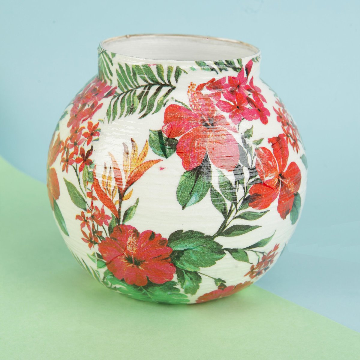 I_amtweeting's tweet photo. Snacking is a passion we love to indulge, that's why we've brought to you this gorgeous You Jar dinner. Stock it to the brim with your favourite cookies, candies, chips and munchies. 
#iamhomedecor #kitchendesign  #kitchendecor #rose #decorationideas #Colors #floral #iggers  🍪🍬 https://t.co/fClJjhsuFh