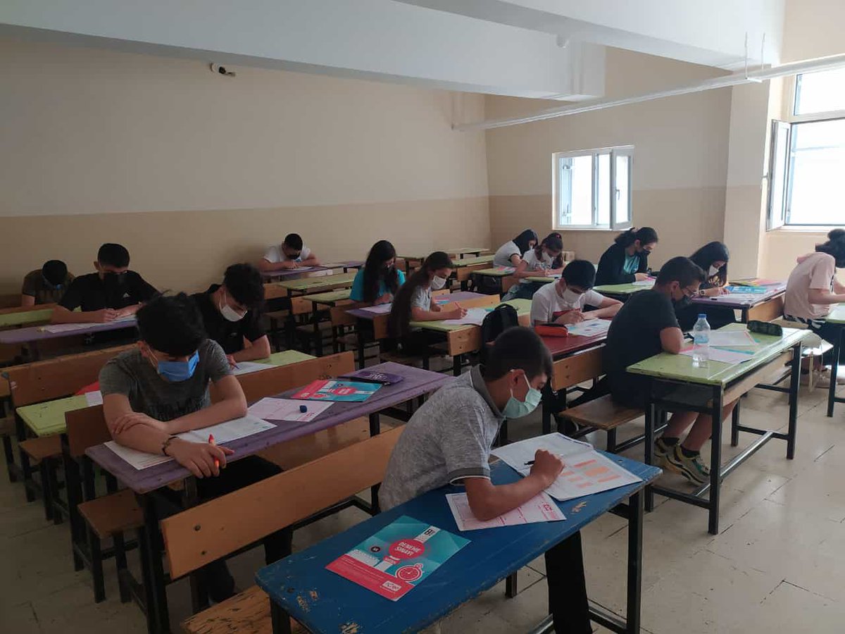 kosuyoluoo's tweet photo. Milli Eğitim Bakanlığımızın uygulamış olduğu DYK kurslarında,kendi öğretmenlerimiz tarafından hazırlanan sorularla 8.sınoflarımıza deneme sınavı yaptık.Tüm öğretmenlerimize sonsuz teşekkürler.@Mehmet_Bulut21 @BaglarMEM21 @tcmeb @munirkaraloglu @belediyebaglar @ziyaselcuk https://t.co/rdKTJVvQR1
