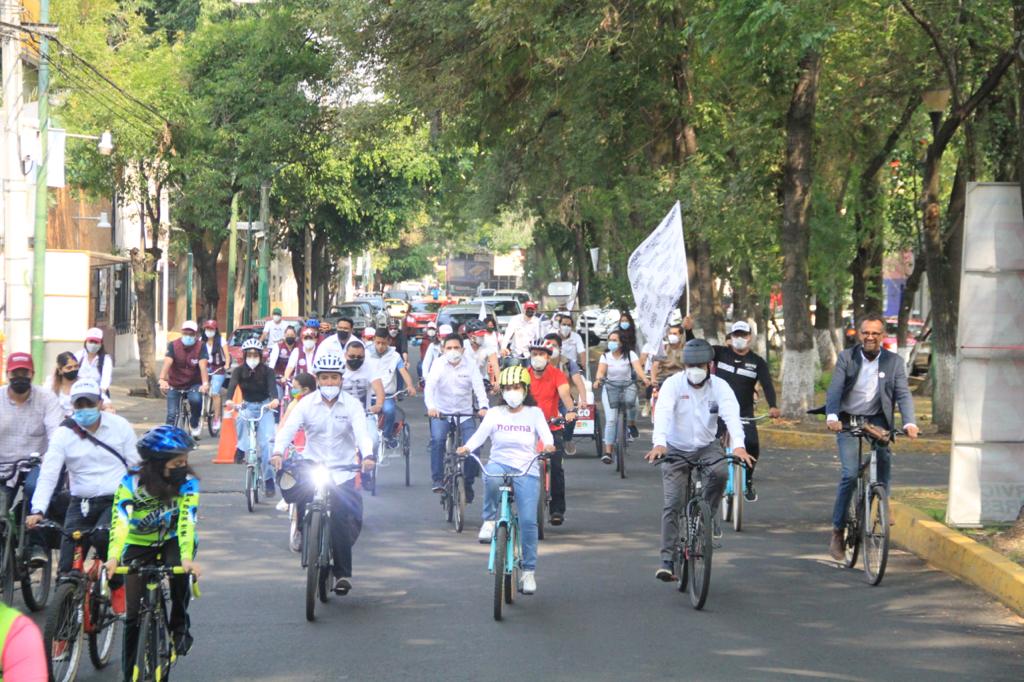 vidallerenas's tweet photo. Con l@s candidat@s de las alcaldías @AlcCuauhtemocMx y @AlcaldiaMHmx mis amigos @vromog y @Dolores_PL en la firma de convenio de movilidad ciclista y atención a zonas limítrofes de las tres demarcaciones #TransformaciónEnMarcha https://t.co/1YJ6impbfC