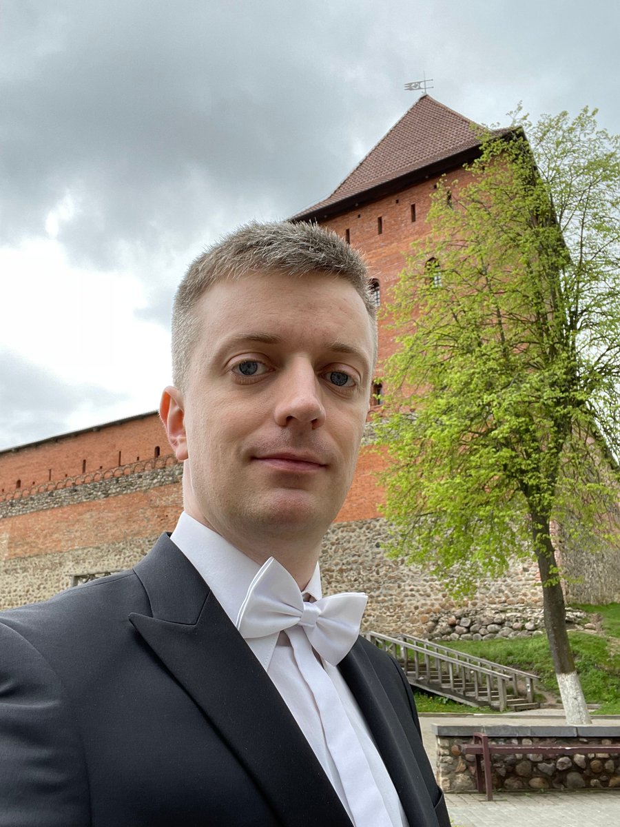 Привет из Лиды!
Решил вспомнить, что я концертмейстер. Подготовились с домрой за три недели, съездили на конкурс Жиновича и взяли Гран-При.