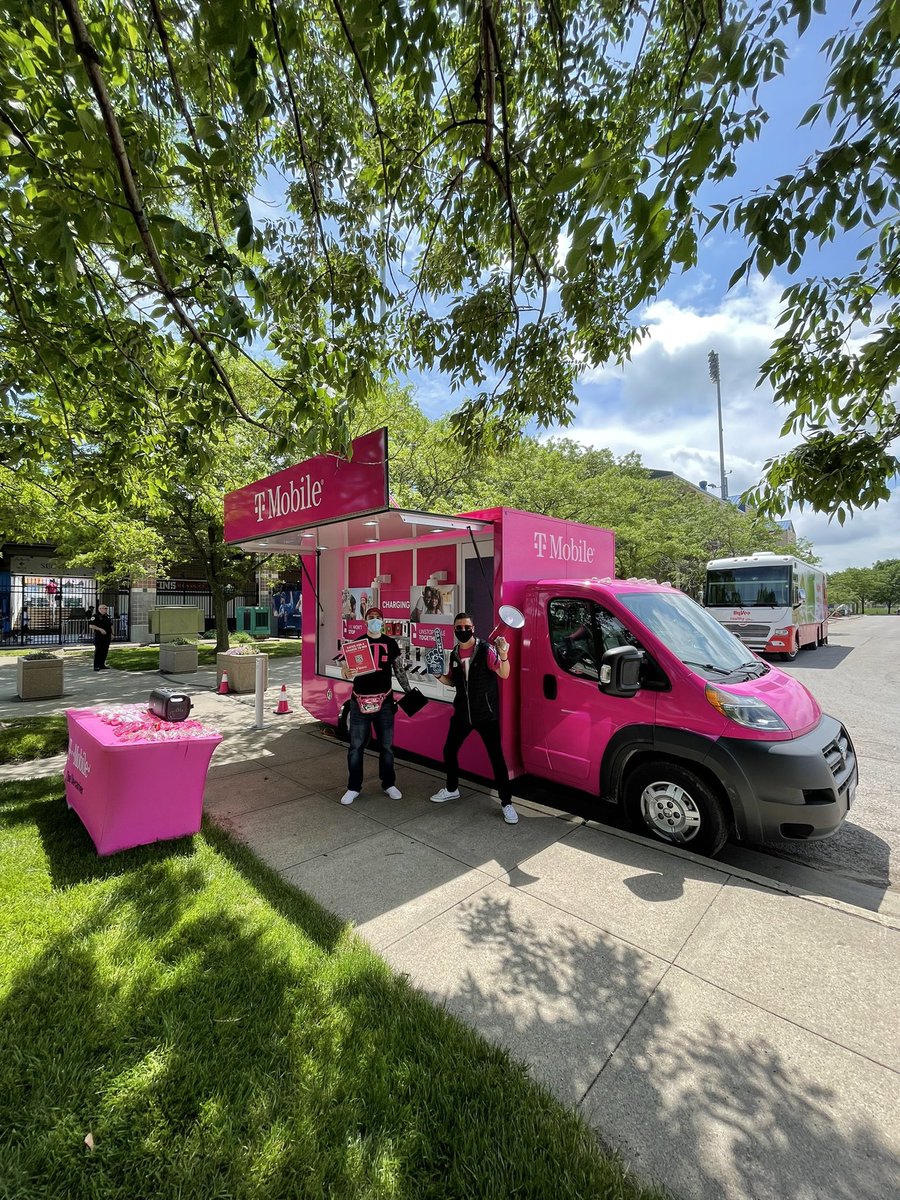 BlueShirtAllDay's tweet photo. #beepbeep @TMobile is #back in da game @IowaCubs! Hit your next #homerun by joining #america’s most #loved #UnCarrier! #5Gflex #MiLB @JonFreier @MikeSievert @richgarwood @TraceyNielsen99 @krististrykow @chad_marketing @MagentaTrain @MiLB @DesMoinesGov https://t.co/nZtI4kKxLi