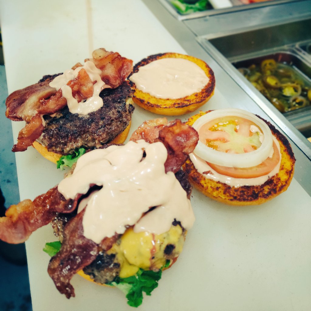 Fanburgerhn's tweet photo. Yo sé que la saboreaste 😍😋
#fanburger #honduras #tegucigalpa #burger #hamburguesas https://t.co/6X46vWRDX1