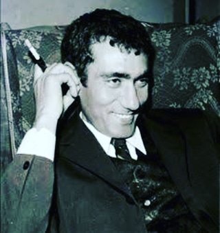 Teller büyük evleri korurmuş köpeklerde büyük adamları.

#cirkinkral #yilmazgüney #asimMavzer #inceFirat..