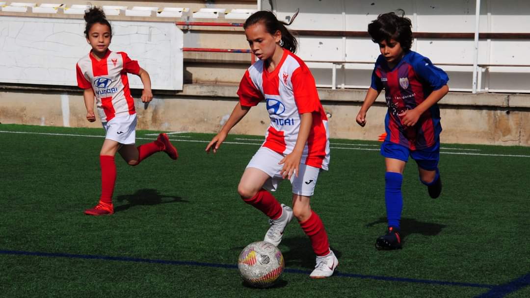 cdtortosa's tweet photo. ⚽️ 📸 📰 Imatges i resultats dels partits del cap de setmana a la nostra pàgina de Facebook👈🏻🔴⚪
#cdtbase #cdtescola #Tortosa #TerresdelEbre #AbelloAutotec https://t.co/U2I41GeK0B