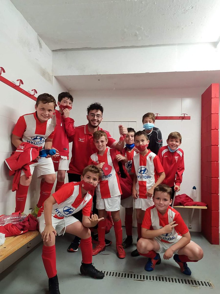 cdtortosa's tweet photo. ⚽️ 📸 📰 Imatges i resultats dels partits del cap de setmana a la nostra pàgina de Facebook👈🏻🔴⚪
#cdtbase #cdtescola #Tortosa #TerresdelEbre #AbelloAutotec https://t.co/U2I41GeK0B