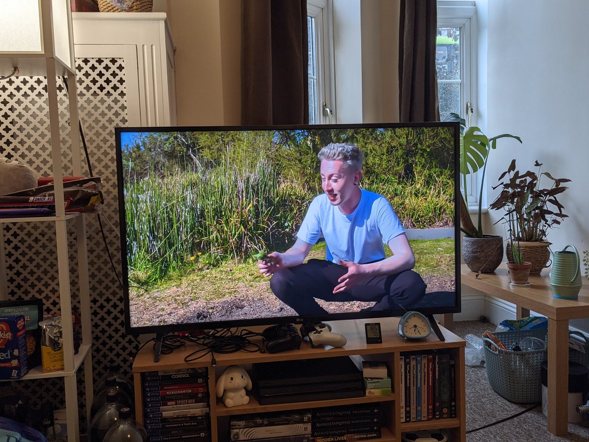 Just turned on the telly and imagine my surprise when the first thing on is @joshual951 of @nwrpi on @BBCCountryfile spreading the good word about planting native wildflowers! #goals #ecology