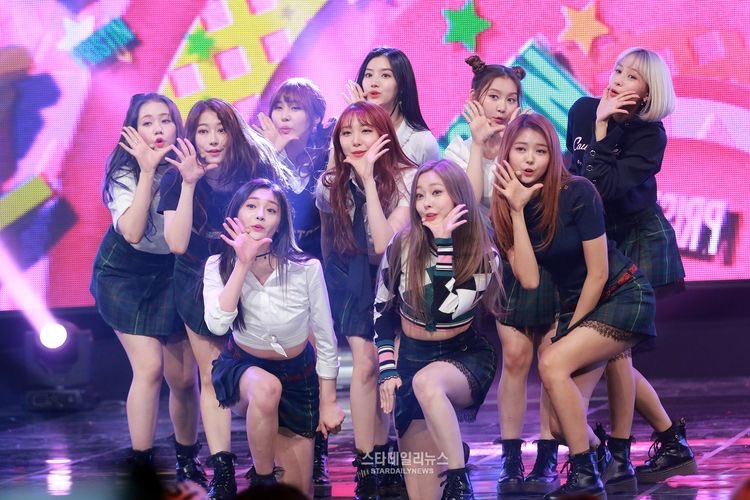hourlypristpia's tweet photo. thank you pristin <3 https://t.co/OunoafWOy8