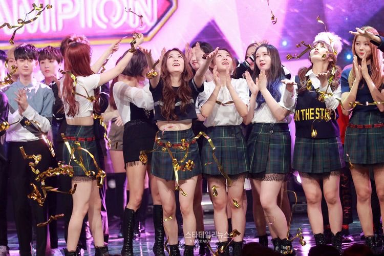 hourlypristpia's tweet photo. thank you pristin <3 https://t.co/OunoafWOy8