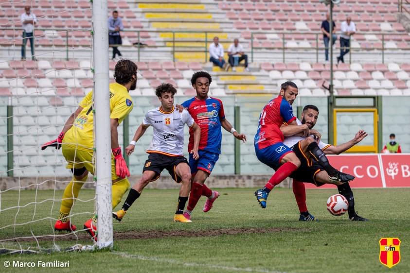 96_fix's tweet photo. Coraje y corazón 💪🏻💪🏻💪🏻👊🏻👊🏻👊🏻 #garra #ignoranza #gol #roncolate #buenavibra https://t.co/cyUNTyjbqH