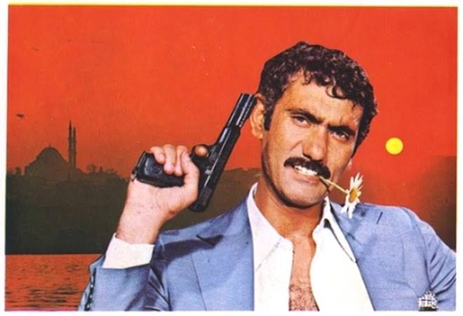 Bir kıvılcım düşer önce, Büyür yаvаş yаvаş, Bir bаkаrsın volkаn olmuş, yаnmışsın аrkаdаş.

#çirkinkral