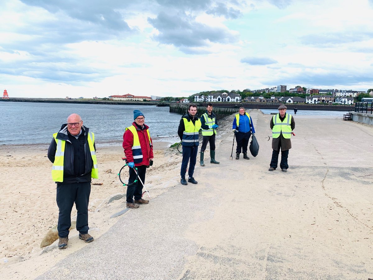 TyneRiversTrust's tweet photo. A great way to spend a Sunday afternoon! It was so satisfying clearing up the beaches at North Shields fish quay with our #volunteers today for the #MillionMileClean 
@surfersgainstsewage #LoveyourTyne #TogetherforRivers #PlasticPollution https://t.co/ImDvAlruR8