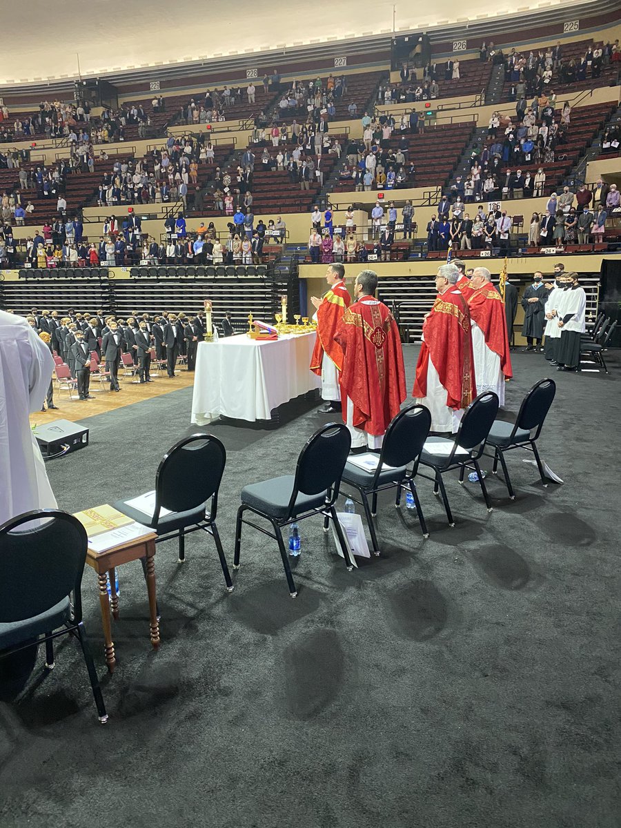 RockHighPres's tweet photo. A beautiful Pentecost Sunday Baccalaureate Mass before the 105th Commencement Exercises of @RockhurstHS!  Congratulations men!  AMDG https://t.co/cORETbhJuF