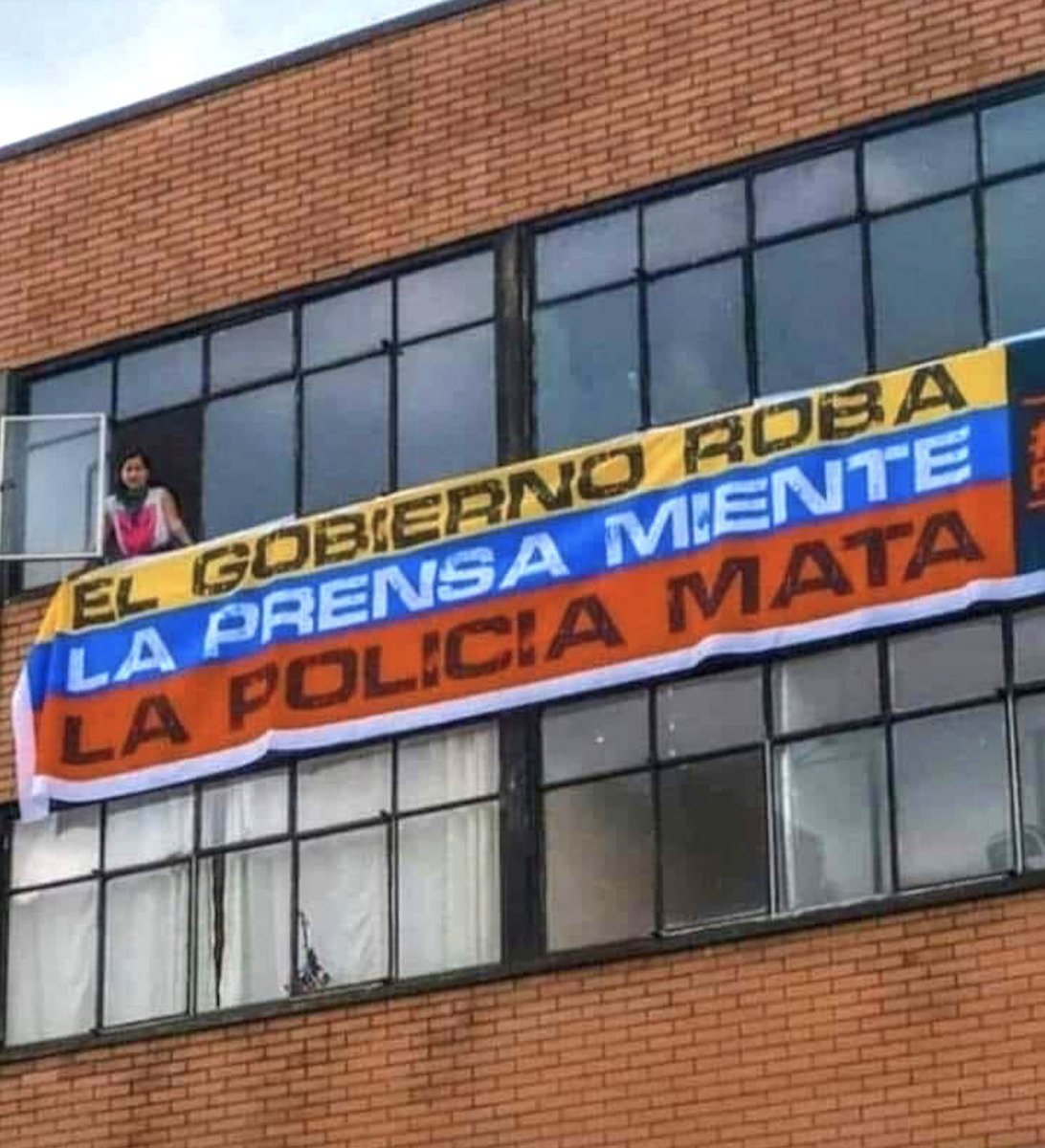 taniasandinista's tweet photo. Esto es #ColombiaSOSDDHH pero también hay que decir 👇🏾👇🏾

#ElPuebloResisteYLucha

#DuqueBastaYa 
#UribeGenocidaElMundoYaLoSabe https://t.co/ybIRRDyS8J