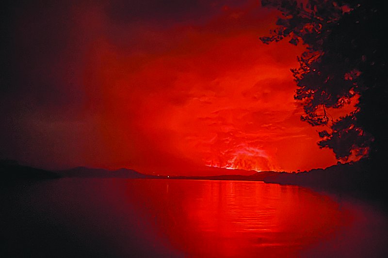 kuwaittimesnews's tweet photo. Goma city ‘spared’ as river of lava from DRC volcano halts https://t.co/iqqbW1sui9 via @kuwaittimesnews 
#GomaCity #volcano https://t.co/BECZks1OEB