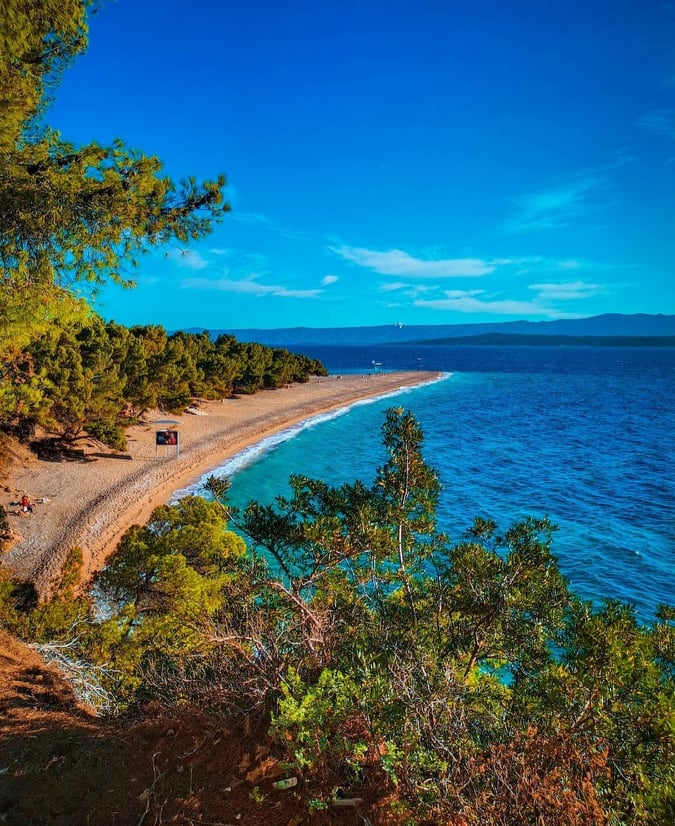 zlatniratbol's tweet photo. Planning your next trip? This summer we invite you to discover Bol with one of the most beautiful Adriatic natural attractions, Zlatni Rat beach. 🌊
~~~~
Photo:@beporadi
~~~
#zlatnirat #zlatniratbol #bolbrac #symboloftheadriatic #croatia #croatiafulloflife #islands #islandhopping https://t.co/pXRp8I0O0L