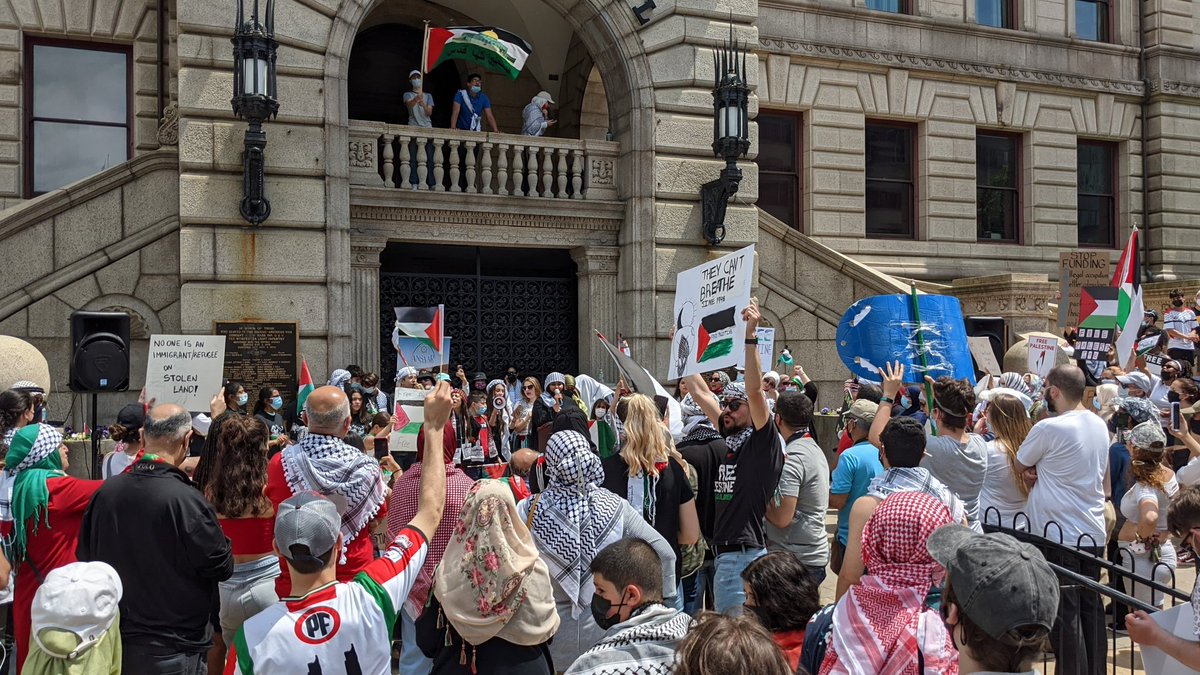 pdmt99's tweet photo. Large turnout at Worcester City Hall.  #FreePalestine. #EndApartheid https://t.co/iMLMAXCMfo