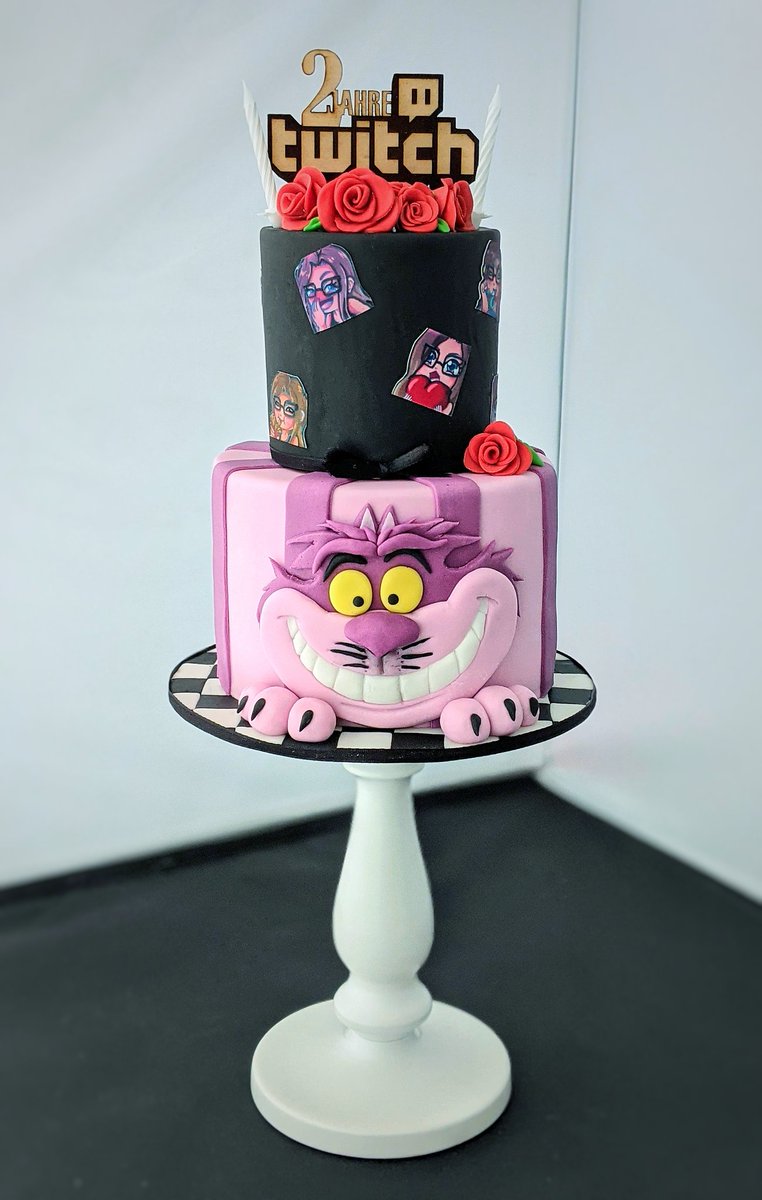 Kittycatcakes_'s tweet image. Vielleicht hatten die Mods da was organisiert 👀♥️
#twitchgeburtstag #modsloben #grinsekatze