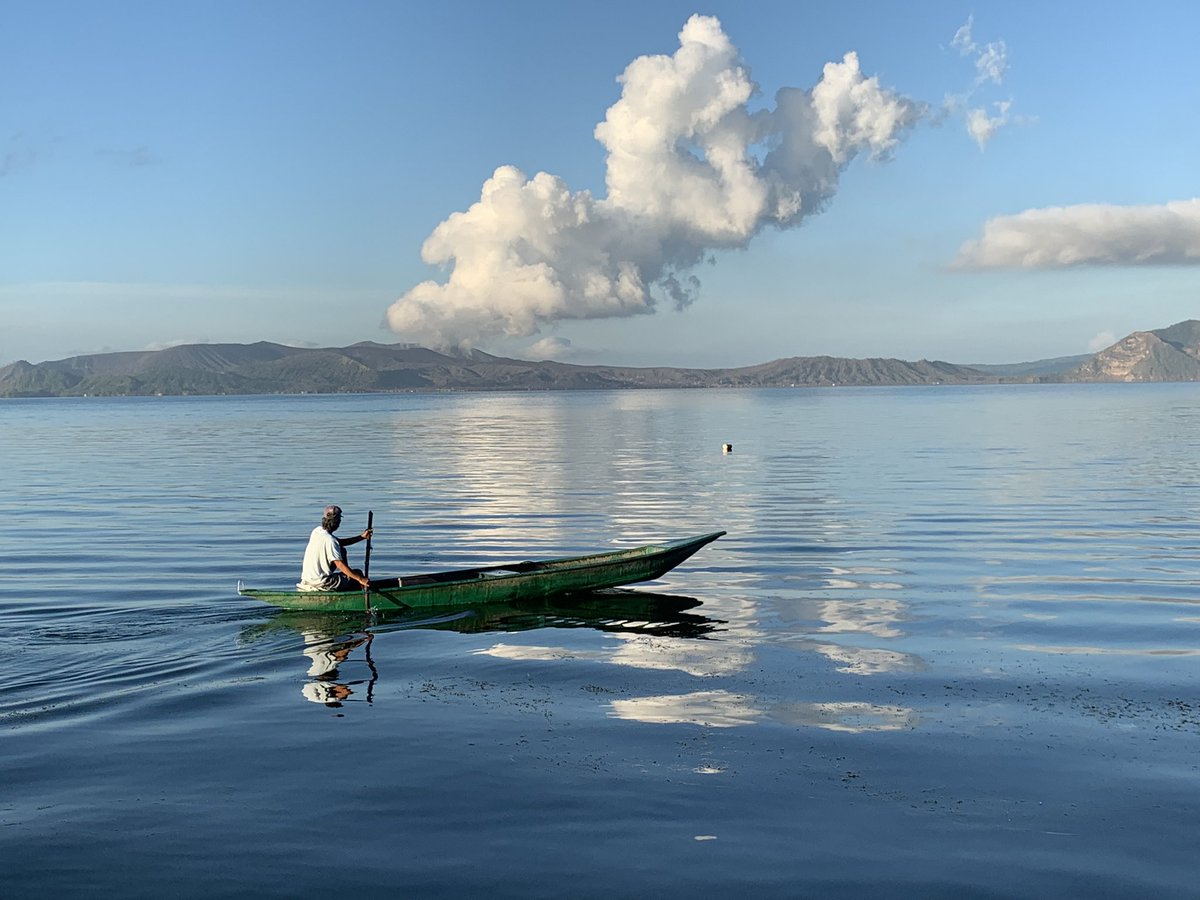 VALSHOOTER72's tweet image. #Taalupdate May 23, 2021
Early morning the Main Crater was dominated by upwelling of hot volcanic fluids in its lake which generated plumes that reached 1.5 kilometers.#ALERTLEVEL2 Still in effect ,#Staysafe#kapamilya