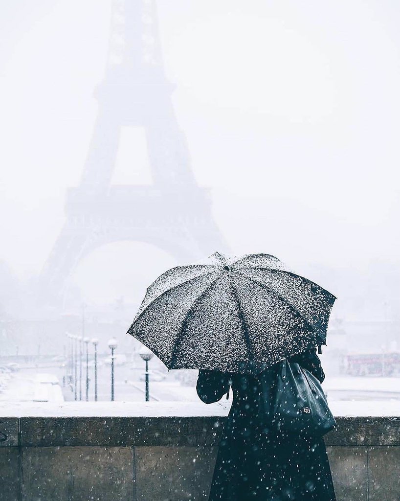 A blanket of snow in Paris ❄️