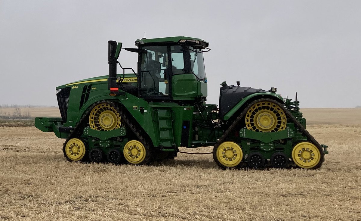 Never thought I’d enjoy heated seats this much in May. Great time showing off this pre production unit. 
#WaterloosFinest #9RX590 #JohnDeereEmployee #JDLink #DeerePower