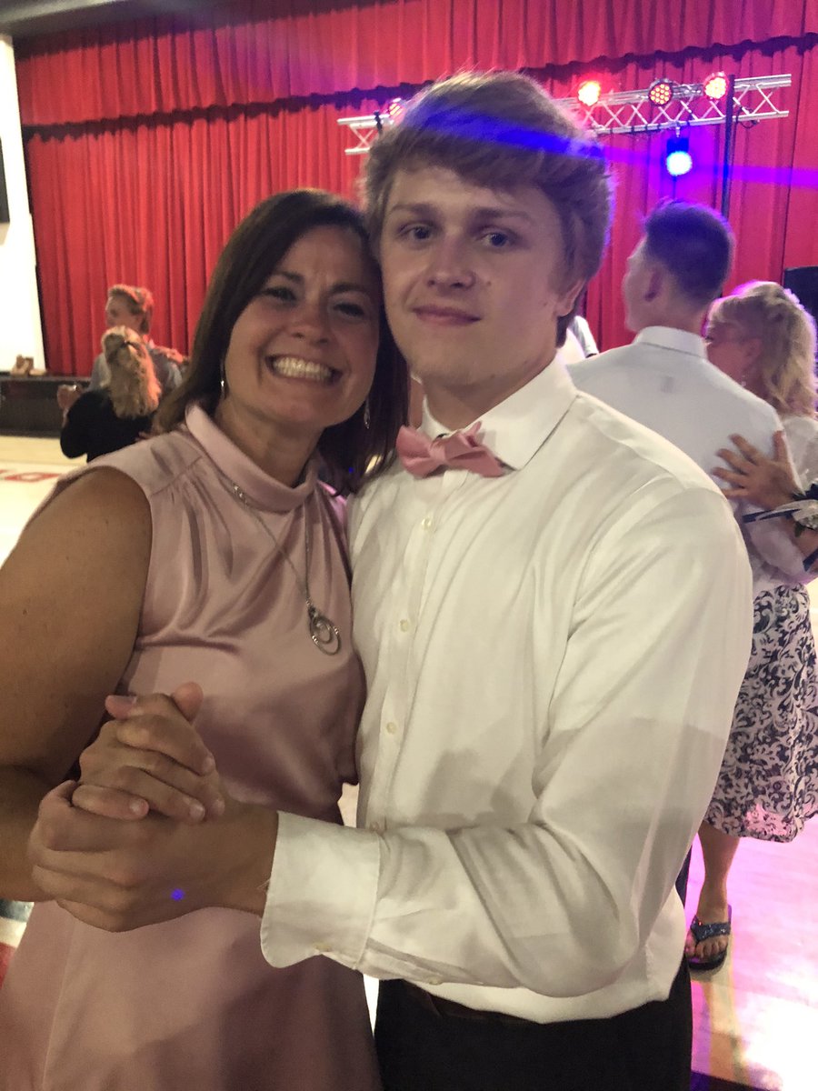 AaronMMarshall6's tweet image. Here we go @LaSallePride #MomProm