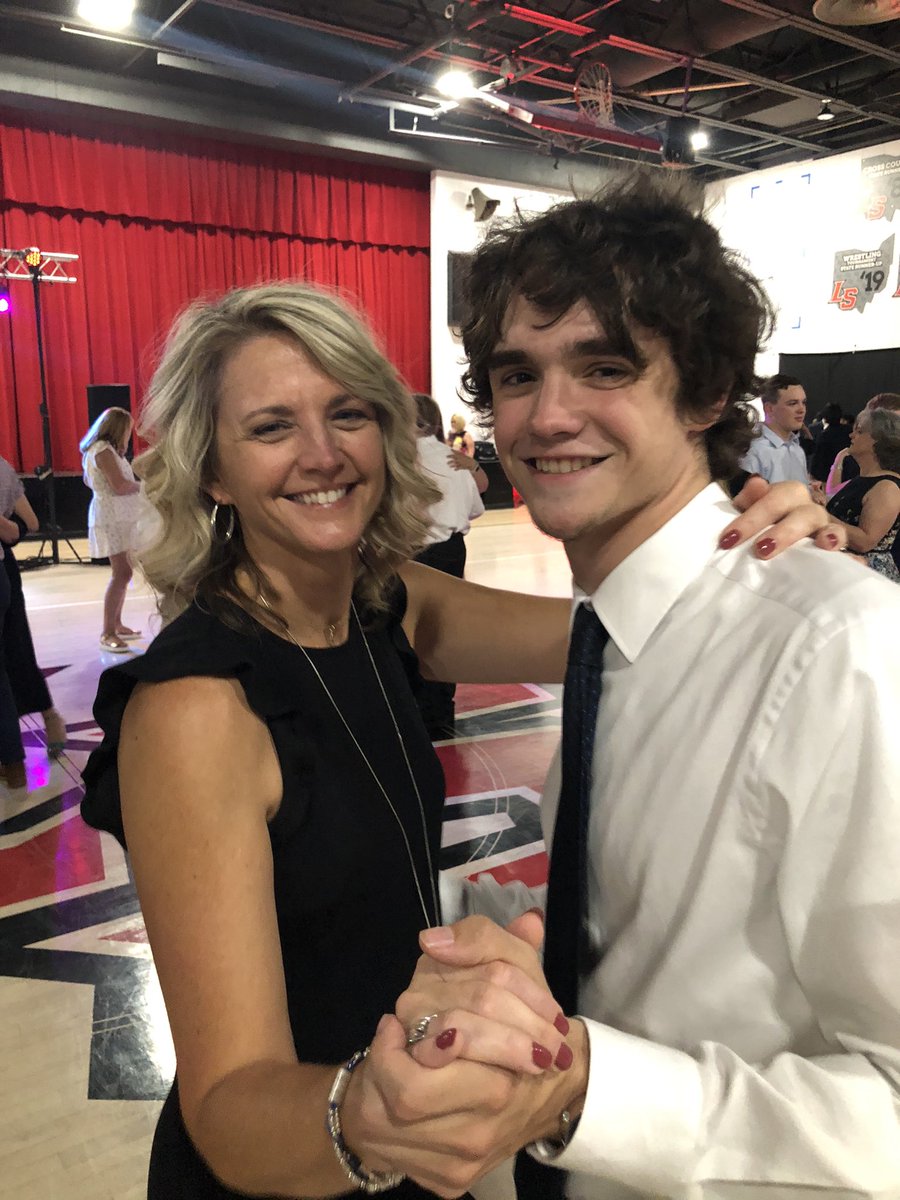 AaronMMarshall6's tweet image. Here we go @LaSallePride #MomProm