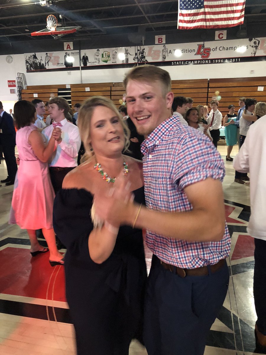 AaronMMarshall6's tweet image. Here we go @LaSallePride #MomProm