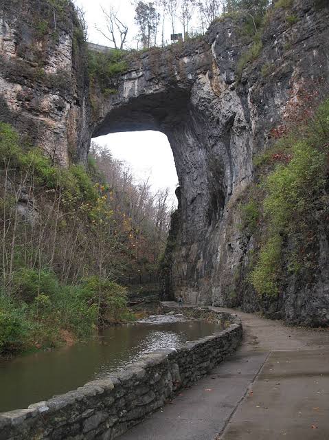 VickieSchn_'s tweet photo. Natural Bridge, Virginia 🇺🇲 https://t.co/OjxwvEElPC