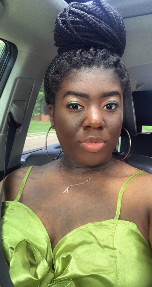 I never upload pics here but it’s my birthday so 🥳💛