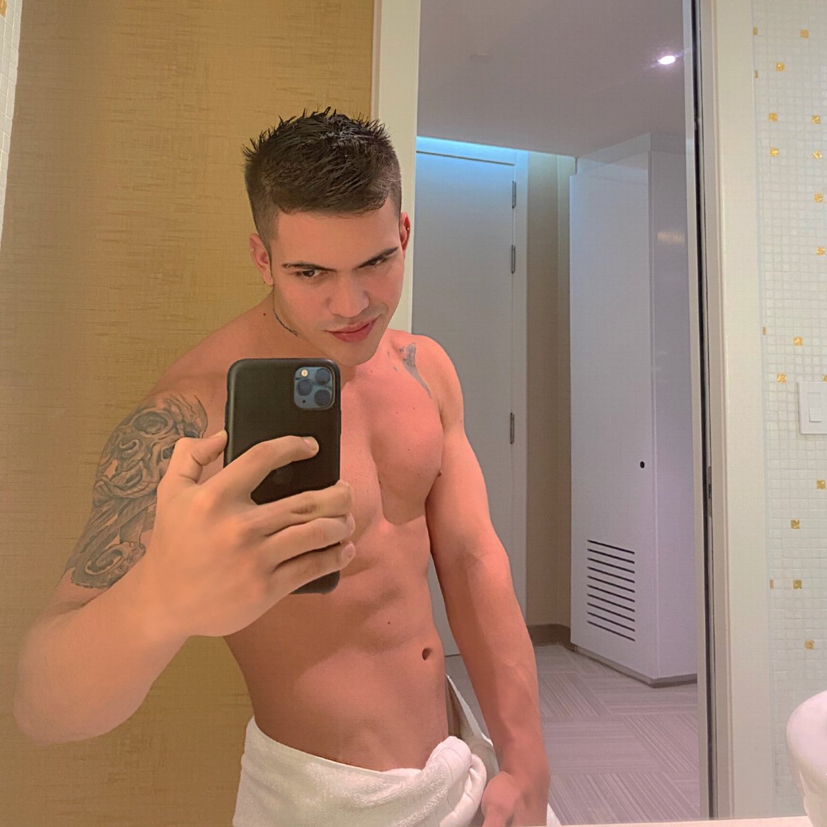 duvanma06's tweet photo. Tú y yo tenemos unos orgasmos pendientes 😈😛

#panama #HotDays #boy #Colombia #Bucaramanga #caliencensura https://t.co/SqRYnKqEMd