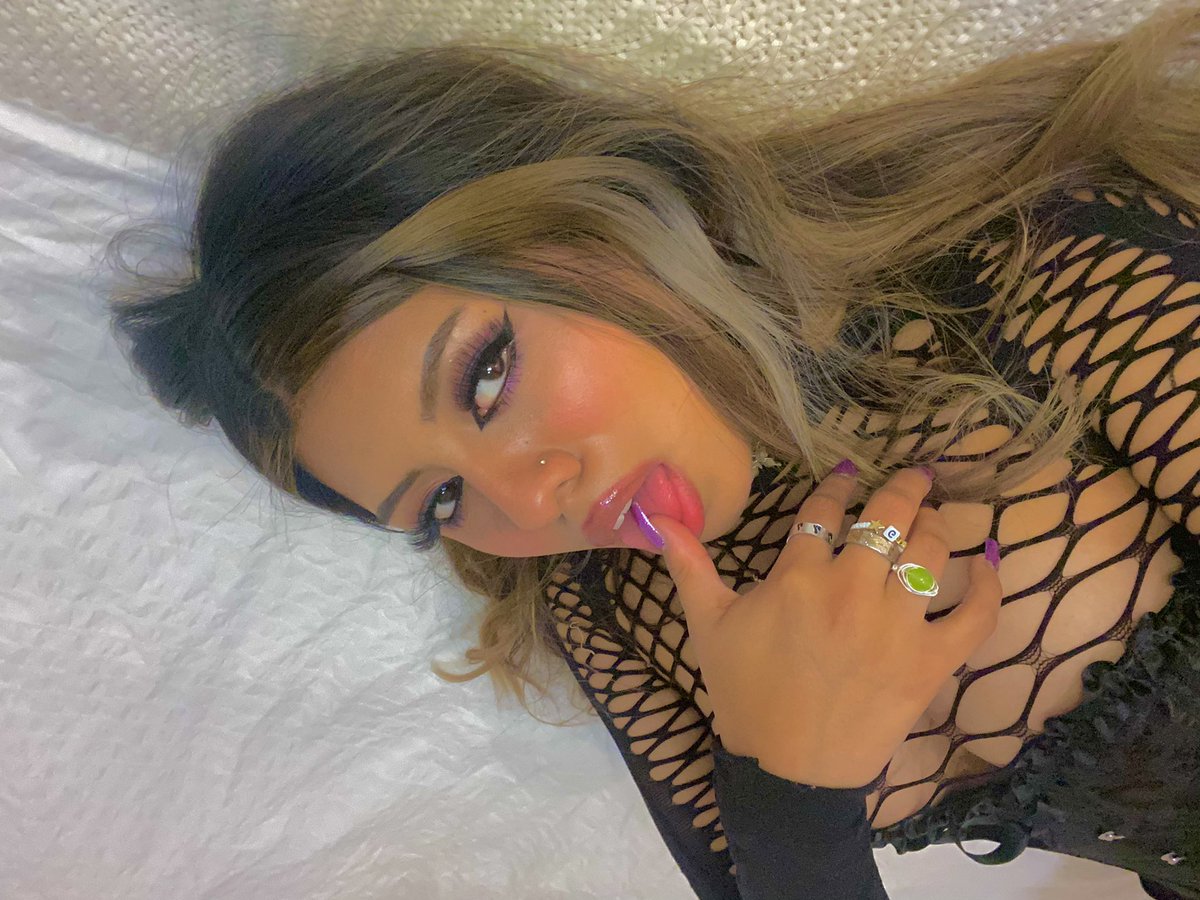 MILFXMAMI's tweet photo. call me urs 2nite ⋆ฺ｡*:･ https://t.co/xwKFqotAS7