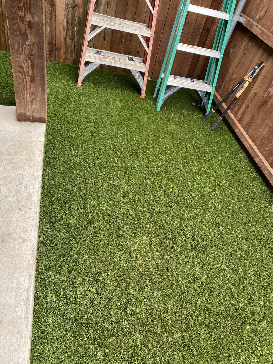 karinakurlz's tweet photo. A little before and after of our backyard 🤩 https://t.co/qvH2Yx2xr7