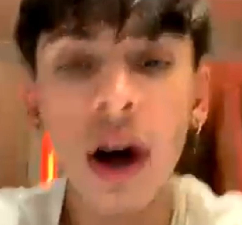 deddy7even's tweet photo. DEDDY E LA CONNESSIONE DELLE PATATINE HAHAH #deddyinfame #connessionedellepatatine https://t.co/jrZFLtStEr
