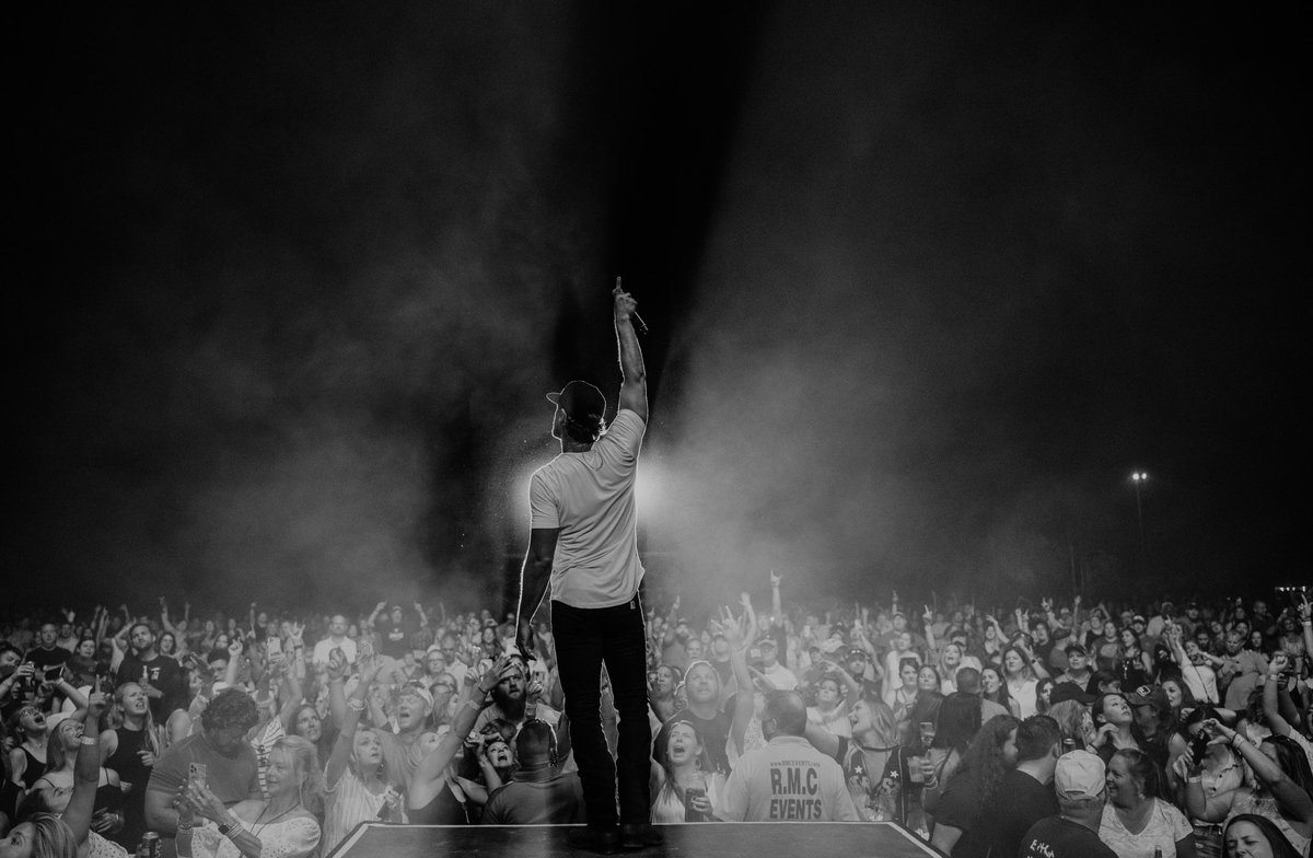 ChaseRiceMusic's tweet photo. Golf’s back. Hockey’s back. We back😎 Hell of a time this weekend. About to be a fun summer. 

📸 : @Kaaisserrr https://t.co/s5qUIjq22v