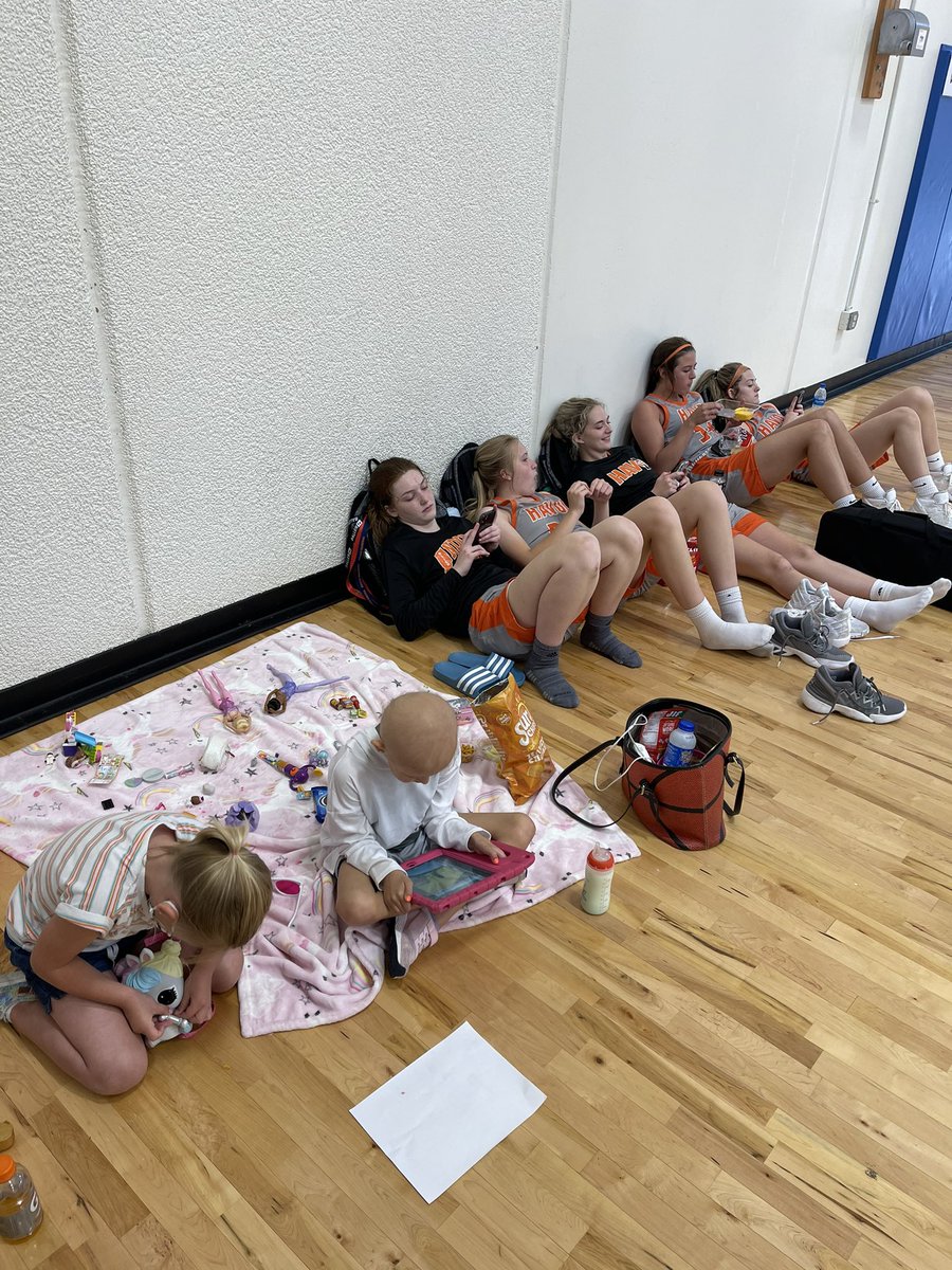 ladyrdskin34's tweet photo. @_denveranderson had her biggest fan back in the gym with her. And IN Elite Havoc 16U Gold takes the championship! Great weekend! #teamshoni #leukemiawho #imnotscared #Godsgotthis https://t.co/ZgCXm29vzX