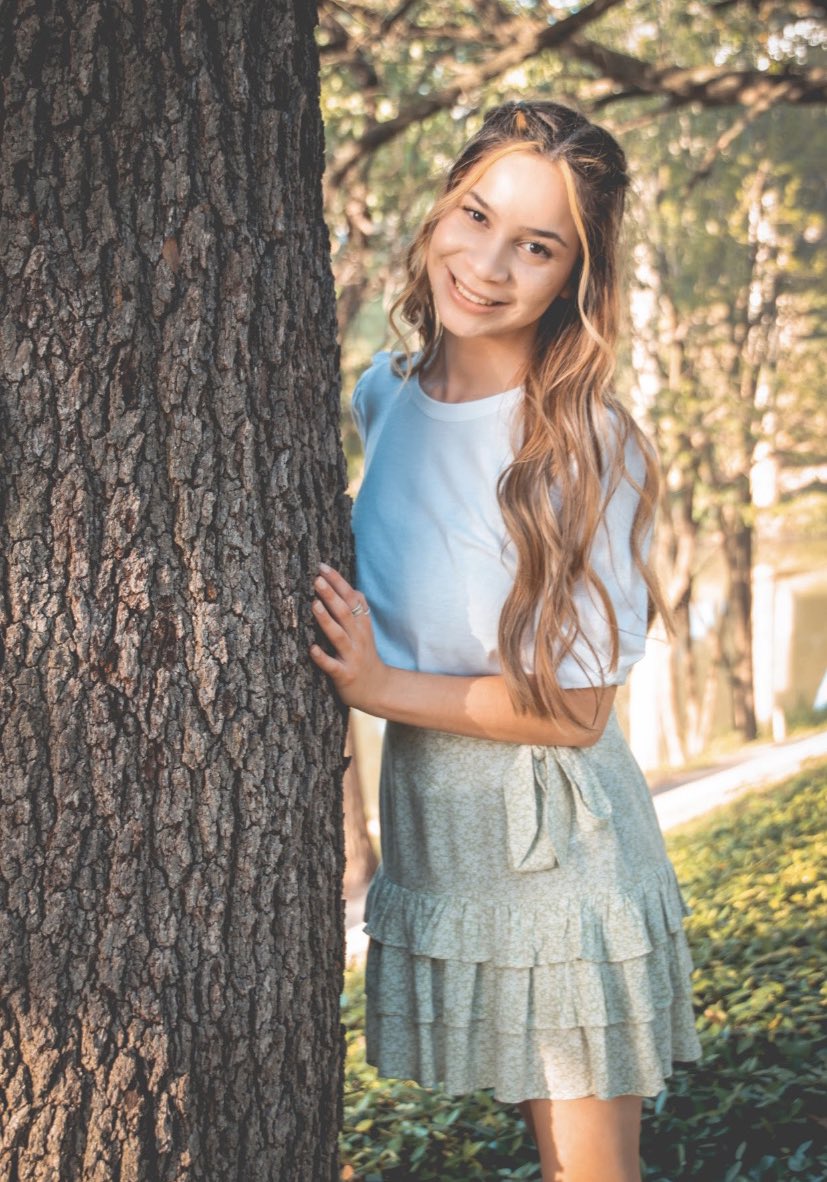 n_attaly's tweet photo. one last senior sunday 🎓 https://t.co/8Hw2XFOANs