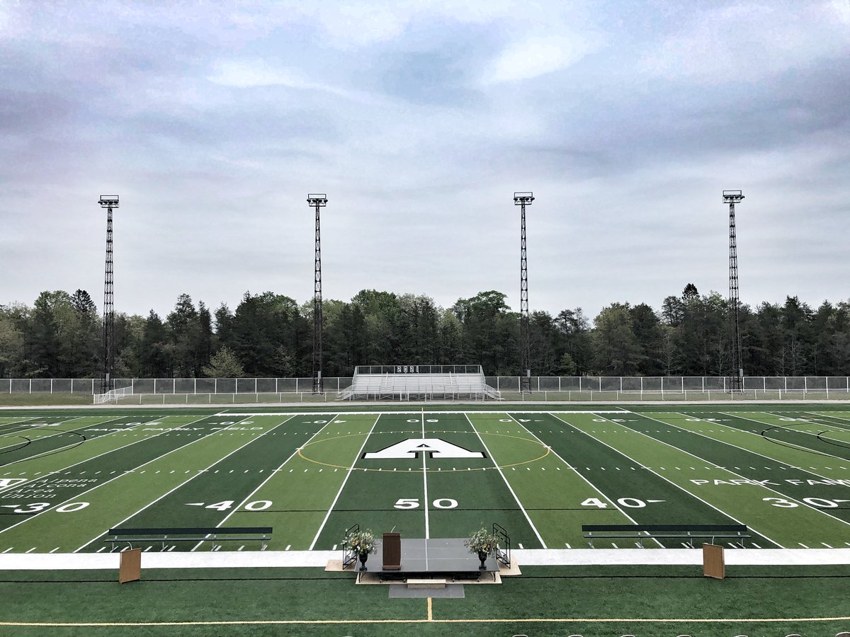 MrsKatieLee's tweet photo. Congratulations to our Alpena High School class of 2021!  #Graduation2021 #classof2021 https://t.co/sMFNwc5rmM