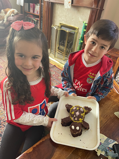MissLinsleyHMPS's tweet photo. Some of Turtles have been celebrating #WorldTurtleDay Moriah was the arty kind of #creative & made these terrific #turtles + I and J got creative in the kitchen & baked this tempting looking turtle #cake...yum! Thanks for sharing via #GClassroom #creativity #EYFS @HerbMorrPriSch https://t.co/ssQsWp3w4U