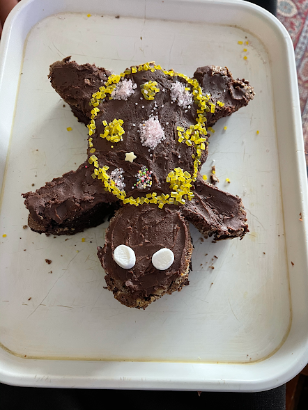 MissLinsleyHMPS's tweet photo. Some of Turtles have been celebrating #WorldTurtleDay Moriah was the arty kind of #creative & made these terrific #turtles + I and J got creative in the kitchen & baked this tempting looking turtle #cake...yum! Thanks for sharing via #GClassroom #creativity #EYFS @HerbMorrPriSch https://t.co/ssQsWp3w4U