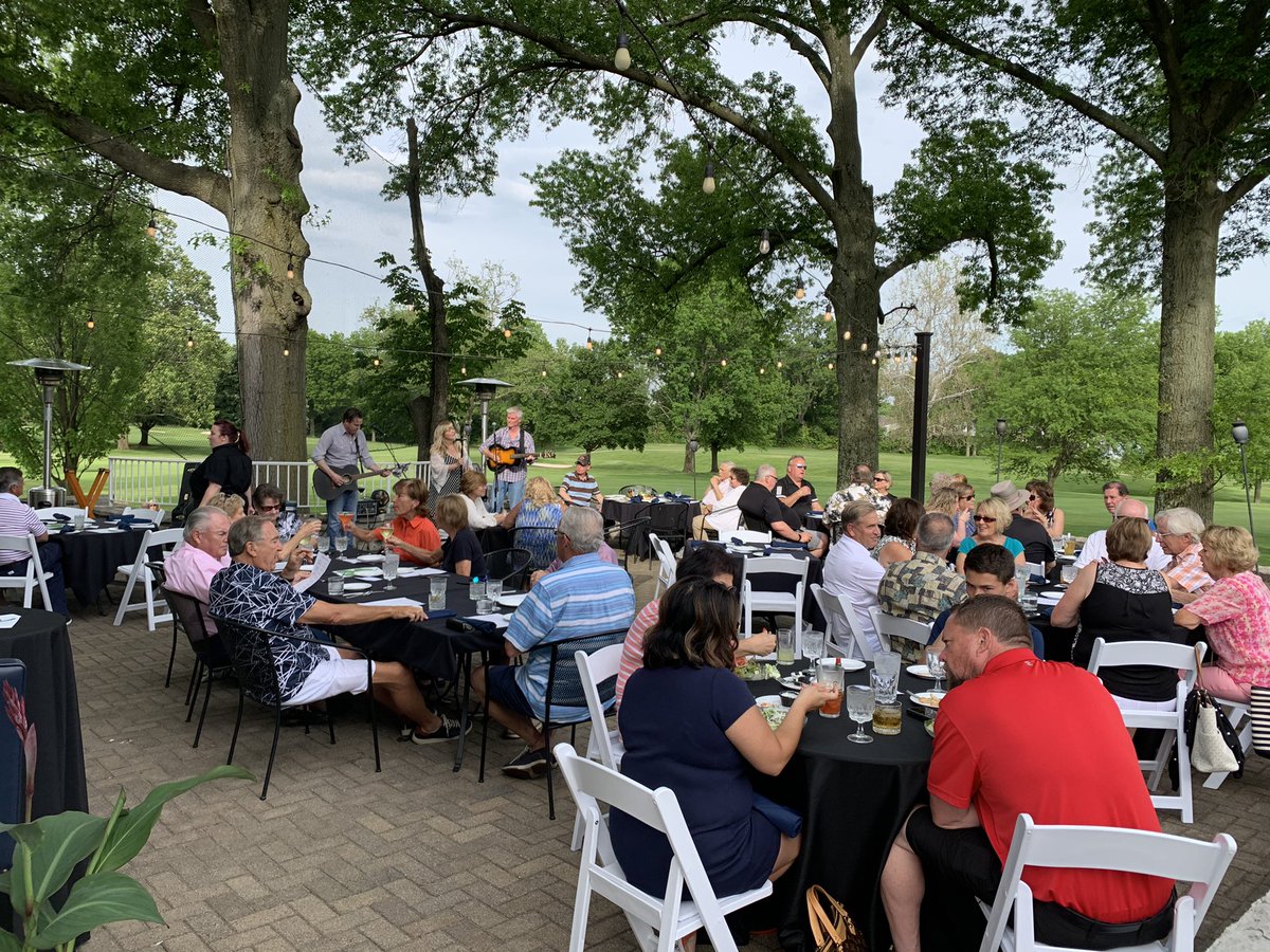 Music on the patio is always a fun time at Clovernook! Enjoy food specials, specialty drinks and great music on Friday nights! Call today to sign up for a membership or visit our website! 
514-521-0333
clovernookcc.com