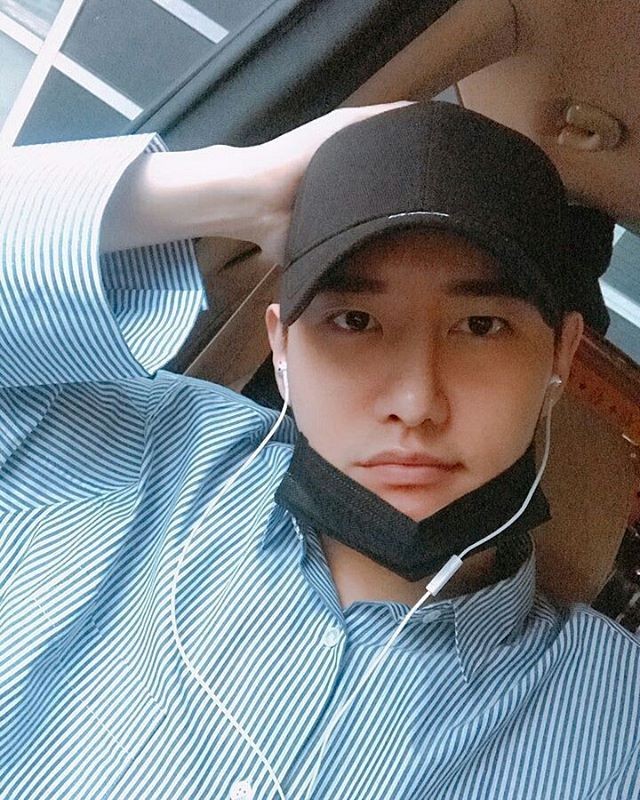 santiange_'s tweet photo. I surrendered to selca day, sorry 🥺
#BBCselcaday #bbcsd @blockb_official https://t.co/4X1wjwZGdQ