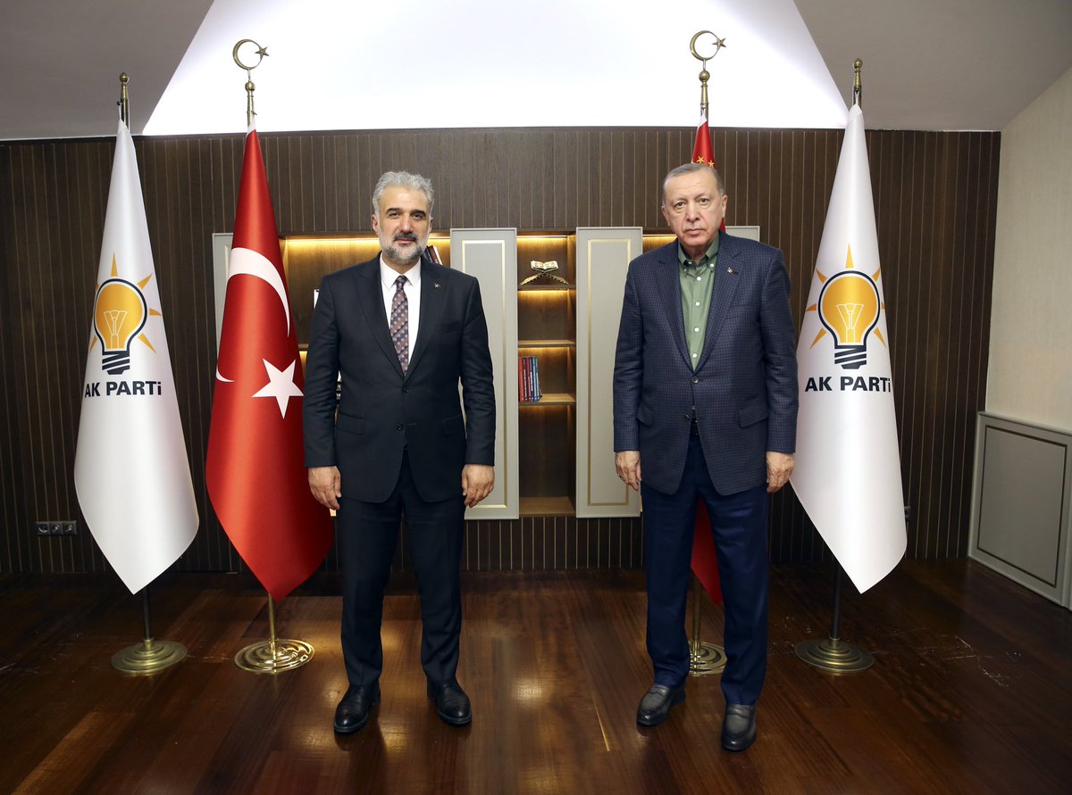 akpartiistanbul's tweet photo. Bugün gelen; misafir değil, ev sahibiydi. Liderimiz, Cumhurbaşkanımız Sayın @RTErdogan'ı İl Başkanlığımızda ağırlamaktan onur duyduk. https://t.co/jQUm6SysMb