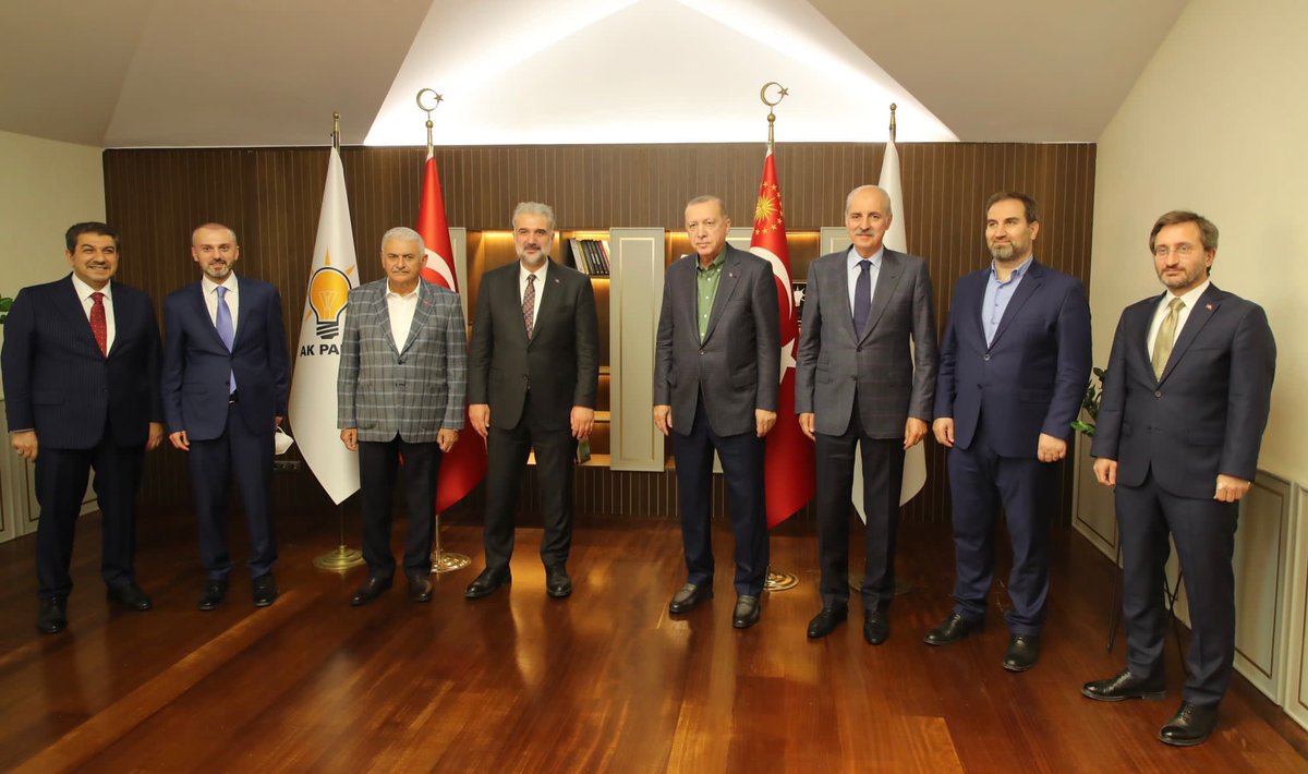 akpartiistanbul's tweet photo. Bugün gelen; misafir değil, ev sahibiydi. Liderimiz, Cumhurbaşkanımız Sayın @RTErdogan'ı İl Başkanlığımızda ağırlamaktan onur duyduk. https://t.co/jQUm6SysMb